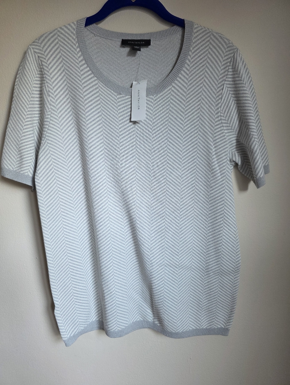 ANN TAYLOR iconic Sweater Tee. Gray. NWT
